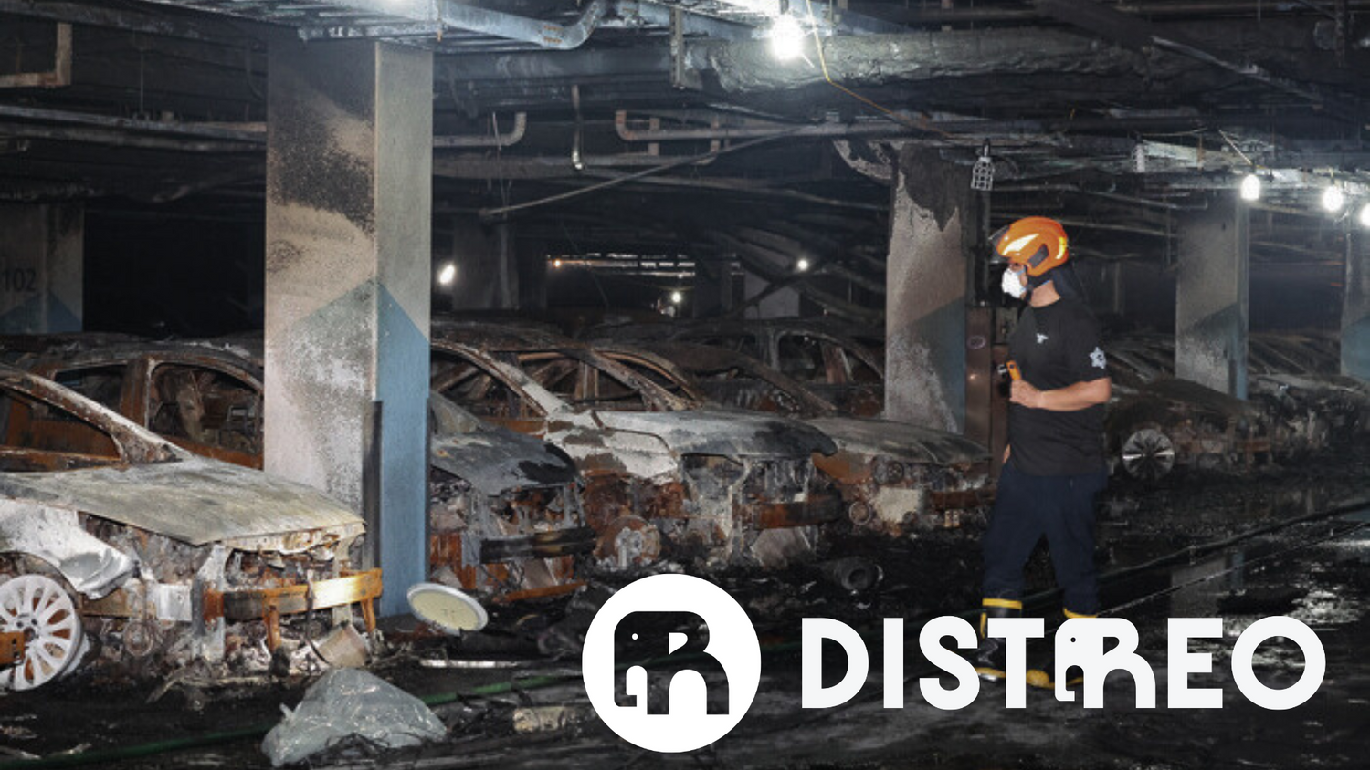 Incendiul uriaș provocat de o mașină electrică distruge alte 140 de mașini