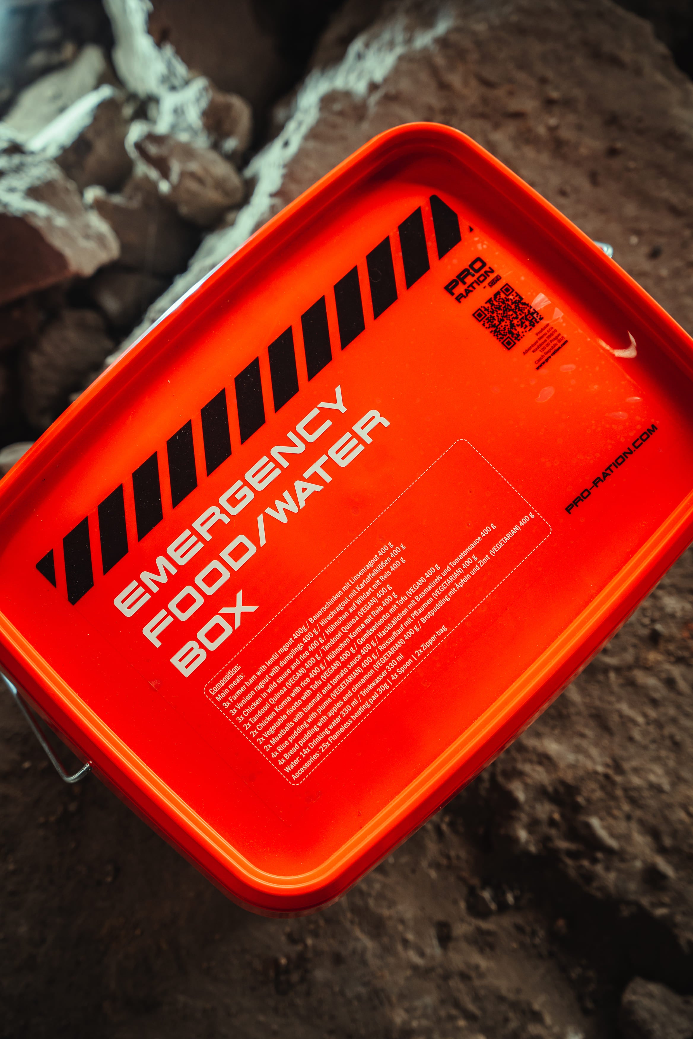 Emergency Kit - emergency food kit containing 25 meals, water, and a flameless heater; 15-year shelf life